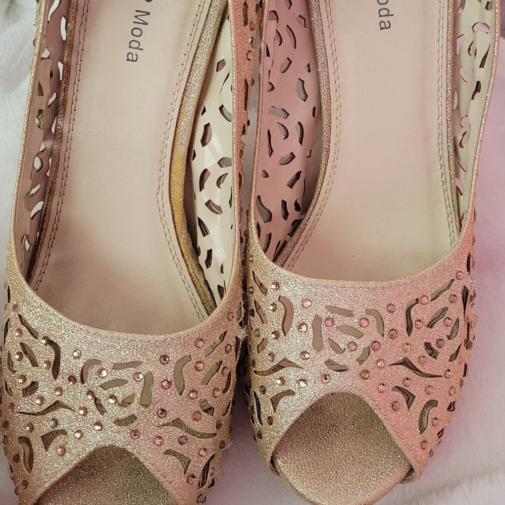 Top Moda peek toe heels